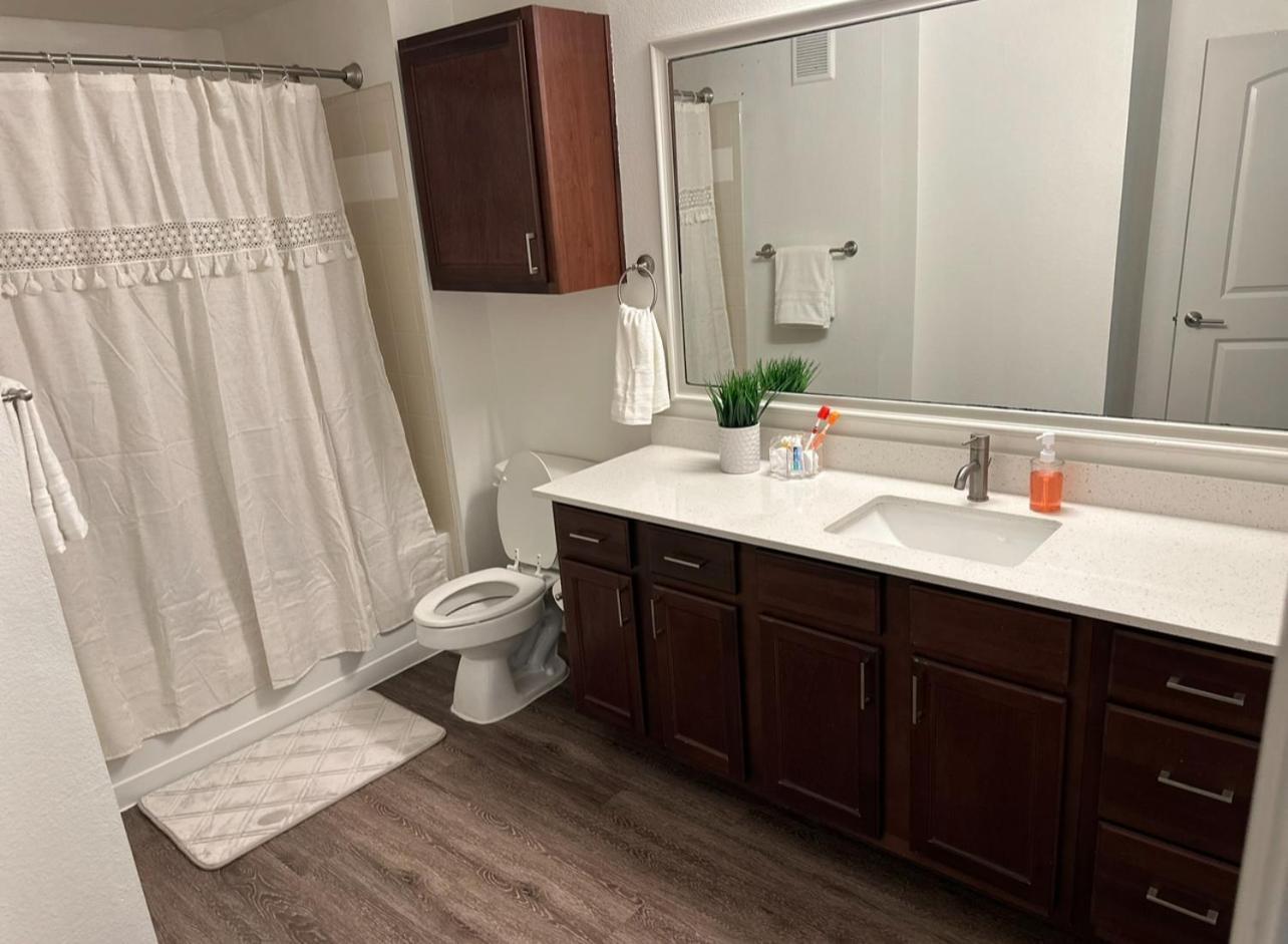 Convenient Spacious 2Bed 2Bath فريسكو المظهر الخارجي الصورة